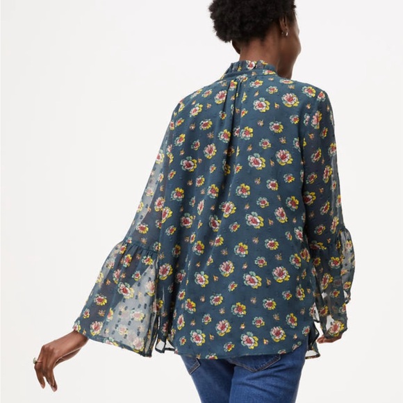 ❤️2/$15 or 3/$21❤️ Loft Hunter Green Floral Blouse, Size Petite Large - Picture 2 of 11